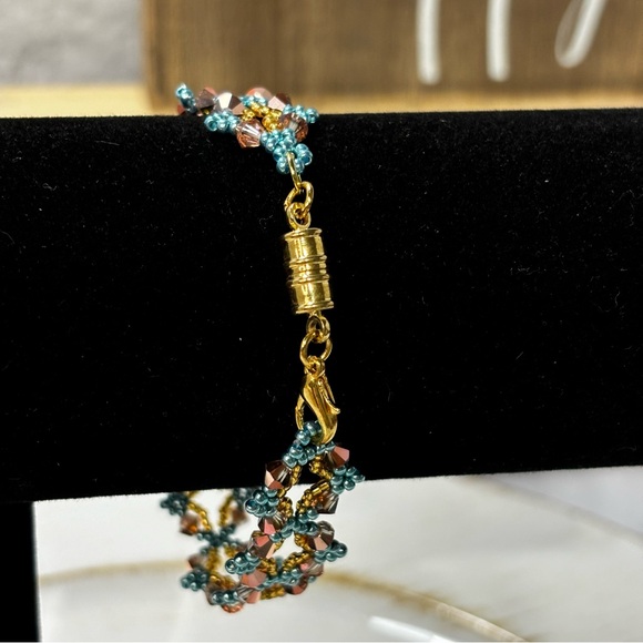 Artisan Handmade beautiful bicone and seed bead bracelet. - Picture 2 of 9